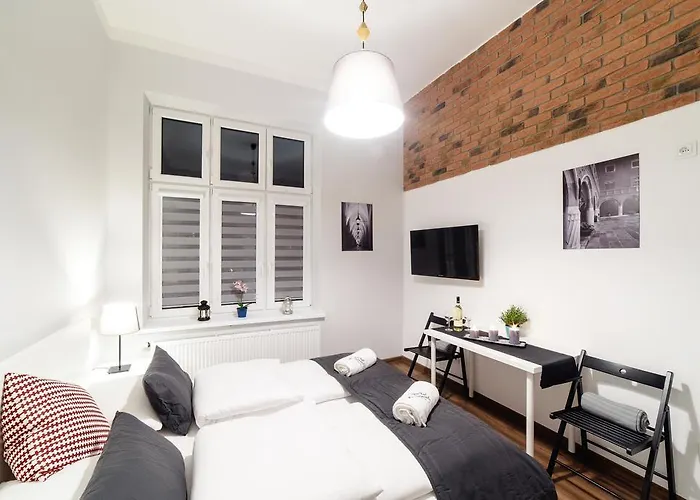 2 Nights - Great Location, Right Next To Main Rail And Bus Station, 10 Min To Main Square By Foot