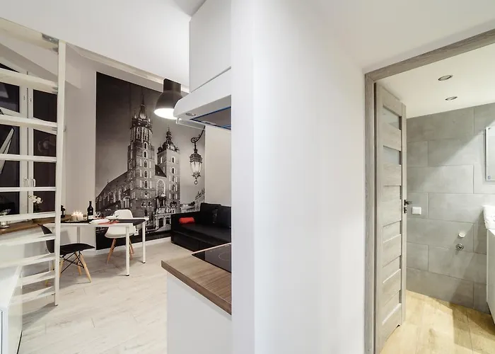 Apart Otel 2 Nights - Great Location, Right Next To Main Rail And Bus Station, 10 Min To Main Square By Foot