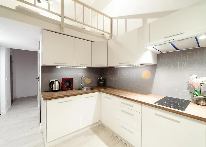 2 Nights - Great Location, Right Next To Main Rail And Bus Station, 10 Min To Main Square By Foot Apart Otel