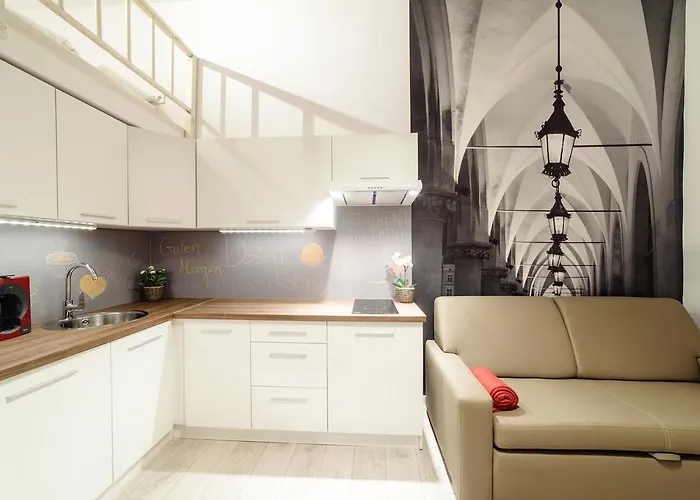 2 Nights - Great Location, Right Next To Main Rail And Bus Station, 10 Min To Main Square By Foot