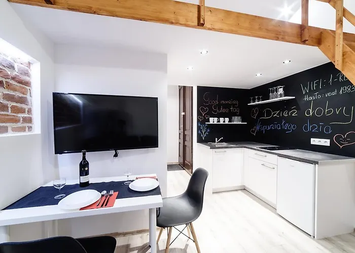 Apart Otel 2 Nights - Great Location, Right Next To Main Rail And Bus Station, 10 Min To Main Square By Foot Krakow