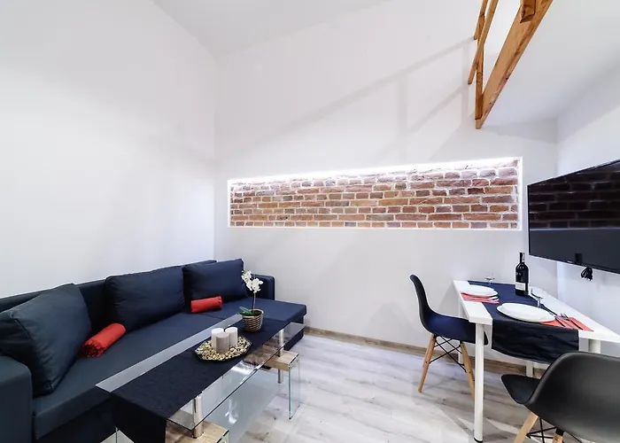 2 Nights - Great Location, Right Next To Main Rail And Bus Station, 10 Min To Main Square By Foot