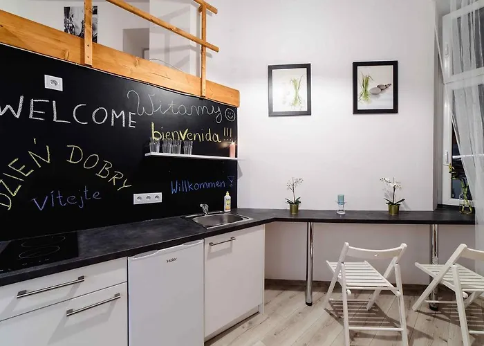 2 Nights - Great Location, Right Next To Main Rail And Bus Station, 10 Min To Main Square By Foot Apart Otel 3*