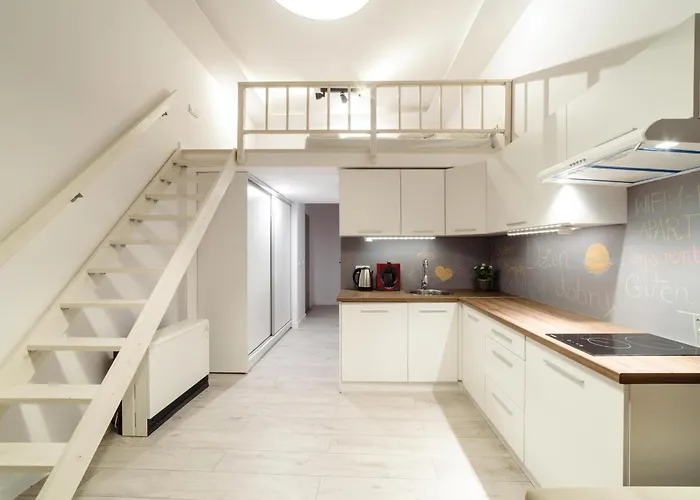 2 Nights - Great Location, Right Next To Main Rail And Bus Station, 10 Min To Main Square By Foot Apart Otel