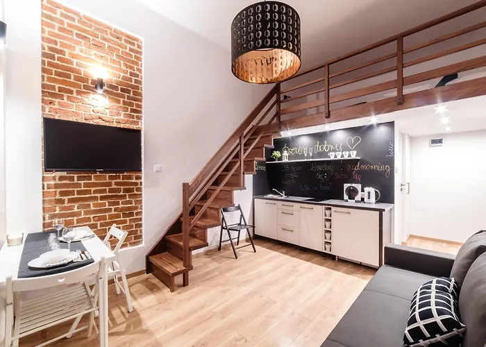 2 Nights - Great Location, Right Next To Main Rail And Bus Station, 10 Min To Main Square By Foot 3* Krakow