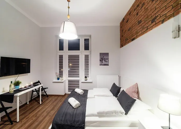 2 Nights - Great Location, Right Next To Main Rail And Bus Station, 10 Min To Main Square By Foot 3*