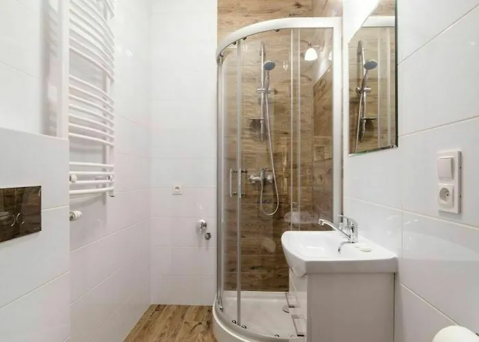 Apart Otel 2 Nights - Great Location, Right Next To Main Rail And Bus Station, 10 Min To Main Square By Foot Krakow