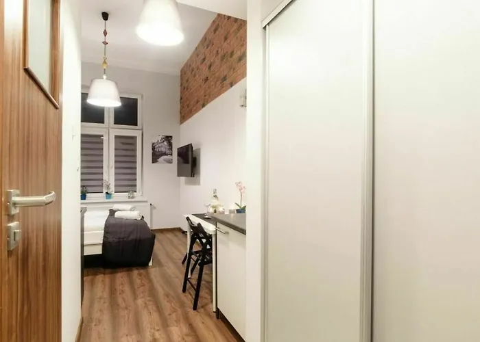 Apart Otel 2 Nights - Great Location, Right Next To Main Rail And Bus Station, 10 Min To Main Square By Foot 3*