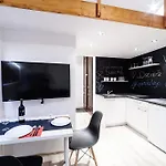 Apartahotel 2 Nights - Great Location, Right Next To Main Rail And Bus Station, 10 Min To Main Square By Foot Cracovia