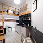 2 Nights - Great Location, Right Next To Main Rail And Bus Station, 10 Min To Main Square By Foot 3*