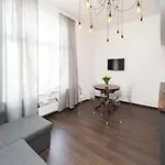 2 Nights - Great Location, Right Next To Main Rail And Bus Station, 10 Min To Main Square By Foot Apartahotel 3*