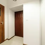 2 Nights - Great Location, Right Next To Main Rail And Bus Station, 10 Min To Main Square By Foot 3* Cracovia