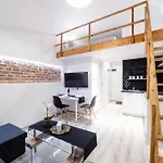 2 Nights - Great Location, Right Next To Main Rail And Bus Station, 10 Min To Main Square By Foot 3*