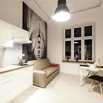 2 Nights - Great Location, Right Next To Main Rail And Bus Station, 10 Min To Main Square By Foot Cracovia
