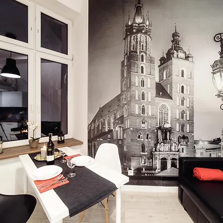 2 Nights - Great Location, Right Next To Main Rail And Bus Station, 10 Min To Main Square By Foot 아파트호텔 3*