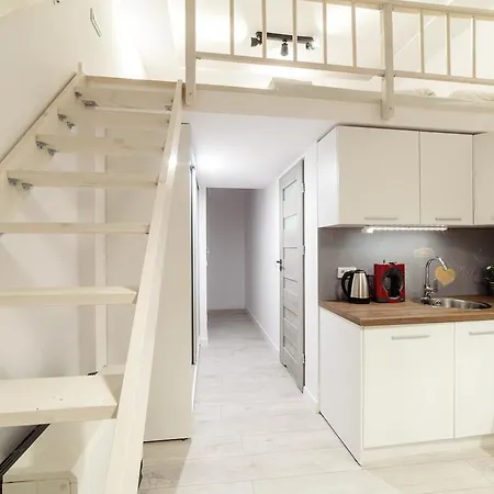 아파트호텔 2 Nights - Great Location, Right Next To Main Rail And Bus Station, 10 Min To Main Square By Foot