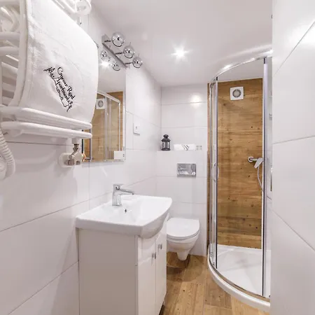 2 Nights - Great Location, Right Next To Main Rail And Bus Station, 10 Min To Main Square By Foot 아파트호텔 크라쿠프