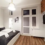 公寓式酒店 2 Nights - Great Location, Right Next To Main Rail And Bus Station, 10 Min To Main Square By Foot 克拉科夫