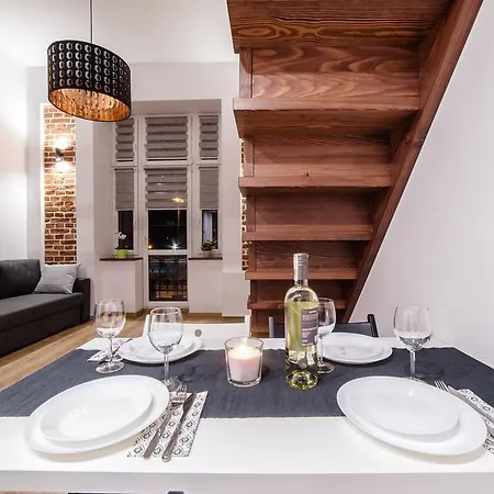 2 Nights - Great Location, Right Next To Main Rail And Bus Station, 10 Min To Main Square By Foot