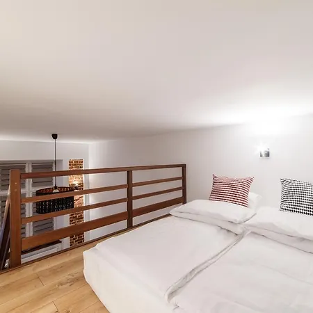 2 Nights - Great Location, Right Next To Main Rail And Bus Station, 10 Min To Main Square By Foot 3* Krasków