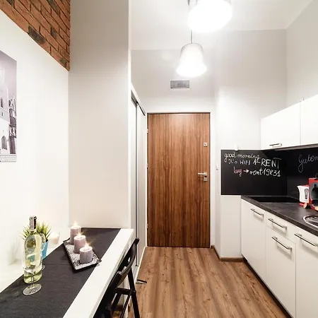 Ξενοδοχείο με διαμερίσματα 2 Nights - Great Location, Right Next To Main Rail And Bus Station, 10 Min To Main Square By Foot