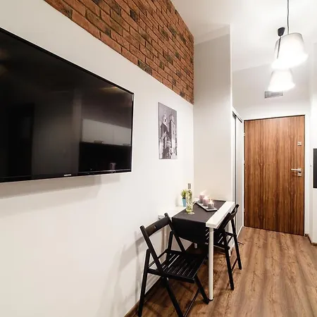 2 Nights - Great Location, Right Next To Main Rail And Bus Station, 10 Min To Main Square By Foot Ξενοδοχείο με διαμερίσματα