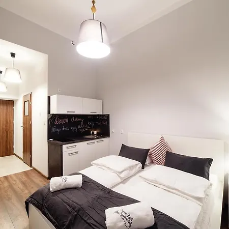 2 Nights - Great Location, Right Next To Main Rail And Bus Station, 10 Min To Main Square By Foot 3* קרקוב