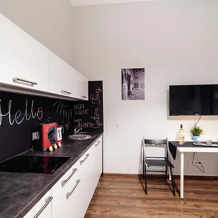 מלון דירות 2 Nights - Great Location, Right Next To Main Rail And Bus Station, 10 Min To Main Square By Foot 3*