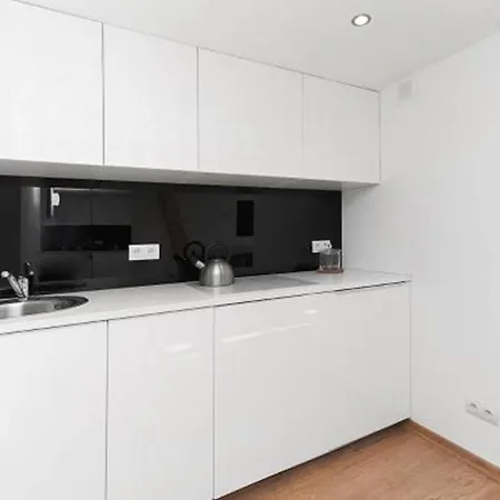 2 Nights - Great Location, Right Next To Main Rail And Bus Station, 10 Min To Main Square By Foot Krasków