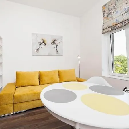 2 Nights - Great Location, Right Next To Main Rail And Bus Station, 10 Min To Main Square By Foot Ξενοδοχείο με διαμερίσματα 3*