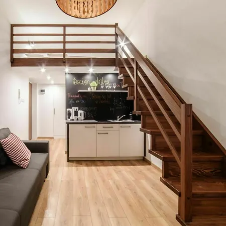 Ξενοδοχείο με διαμερίσματα 2 Nights - Great Location, Right Next To Main Rail And Bus Station, 10 Min To Main Square By Foot 3*