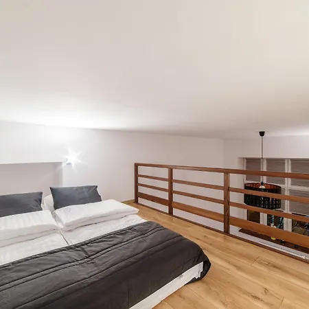 2 Nights - Great Location, Right Next To Main Rail And Bus Station, 10 Min To Main Square By Foot Ξενοδοχείο με διαμερίσματα 3*