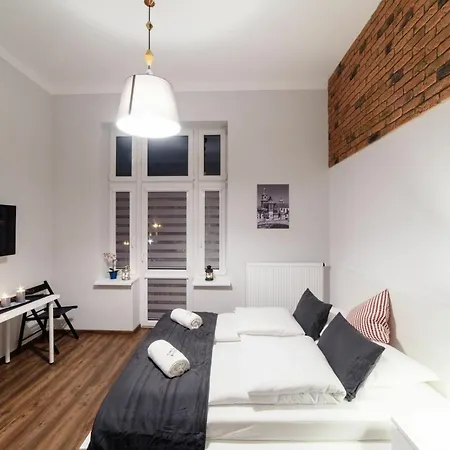 2 Nights - Great Location, Right Next To Main Rail And Bus Station, 10 Min To Main Square By Foot 3*