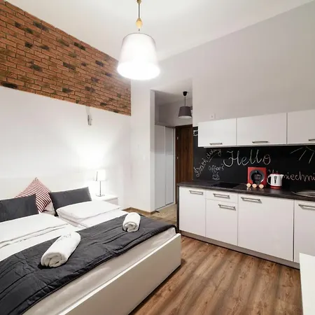 2 Nights - Great Location, Right Next To Main Rail And Bus Station, 10 Min To Main Square By Foot Ξενοδοχείο με διαμερίσματα Krasków