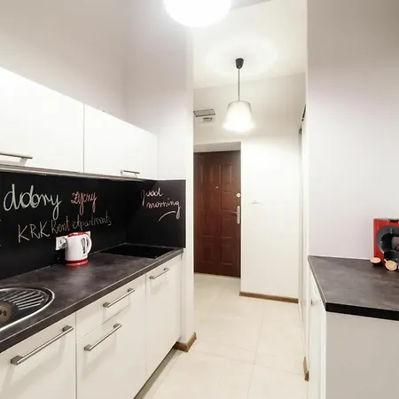 Ξενοδοχείο με διαμερίσματα 2 Nights - Great Location, Right Next To Main Rail And Bus Station, 10 Min To Main Square By Foot